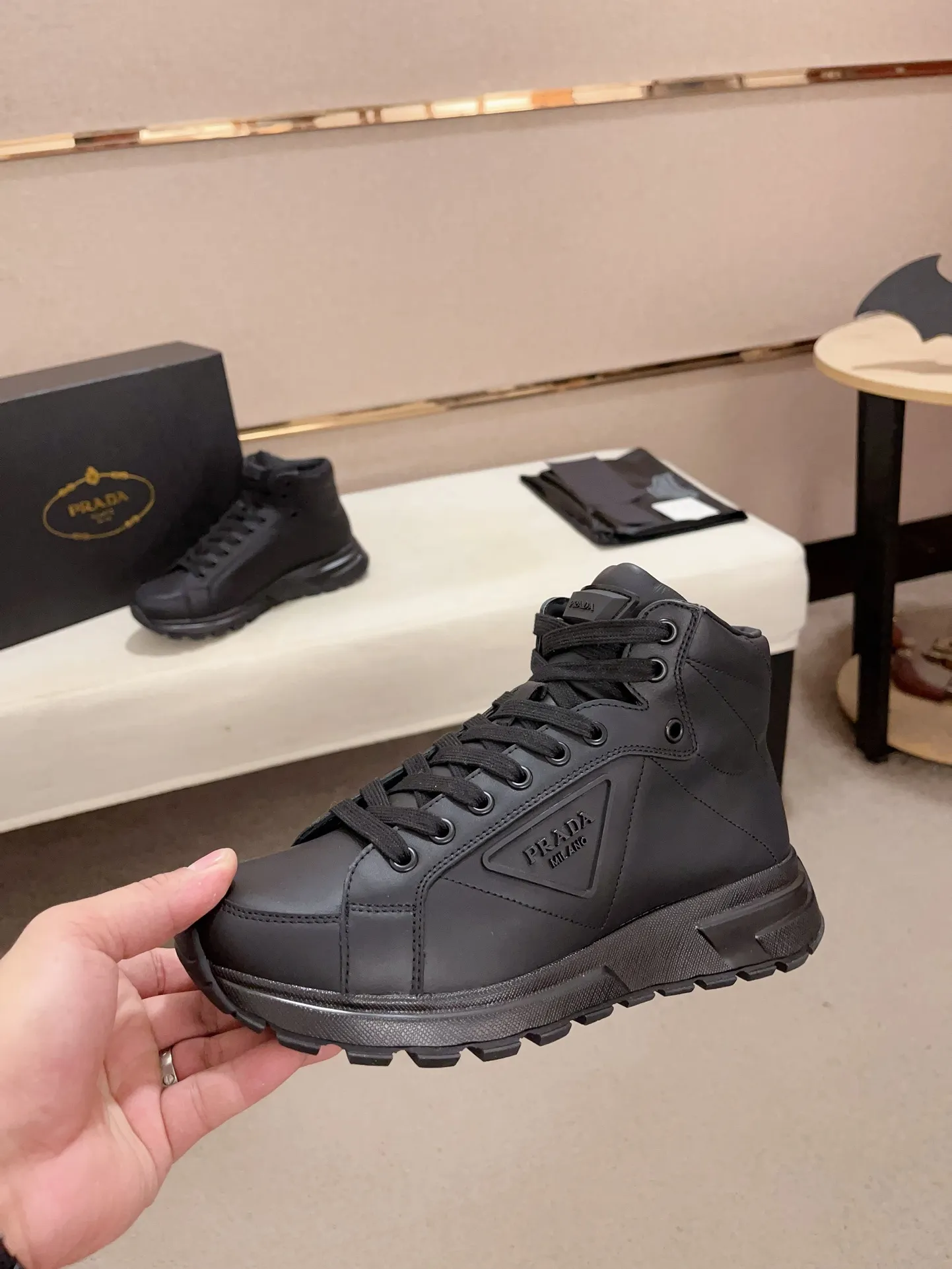 Men's shoes 💰 700💰 ✔️✔️✔️Top version High-quality new PRADA (Prada) counters are launched simultaneously, new men's shoes, 😘fabrics are selected from first-layer cowhide. Lining: Imported cowhide leather lining. 👍🏿High-end☄️Open-molded non-slip rubber outsole, exquisite lines, simple and elegant, comfortable and high-end for leisure travel. Number of yards: 38 to 44. Can be customized 45-46 non-returnable